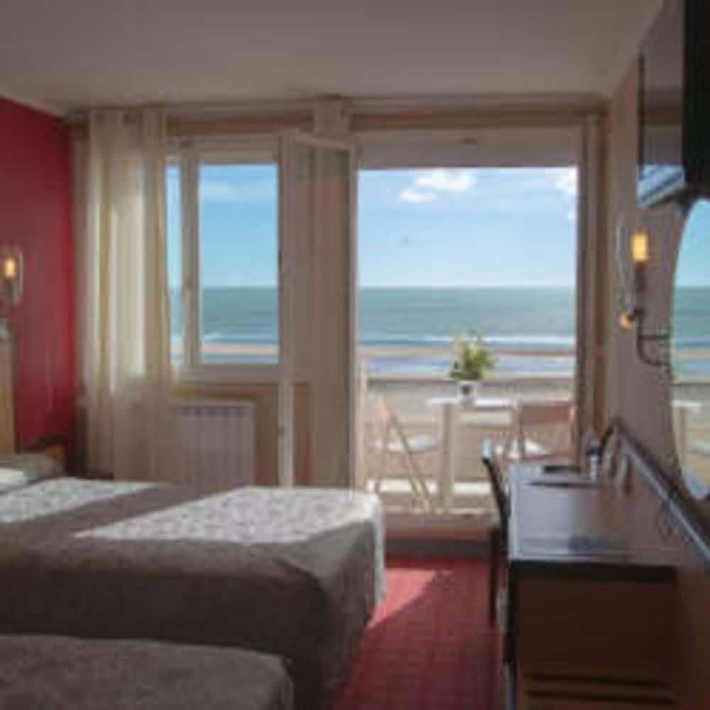 Superior Triple Room, Sea View - Photo 1