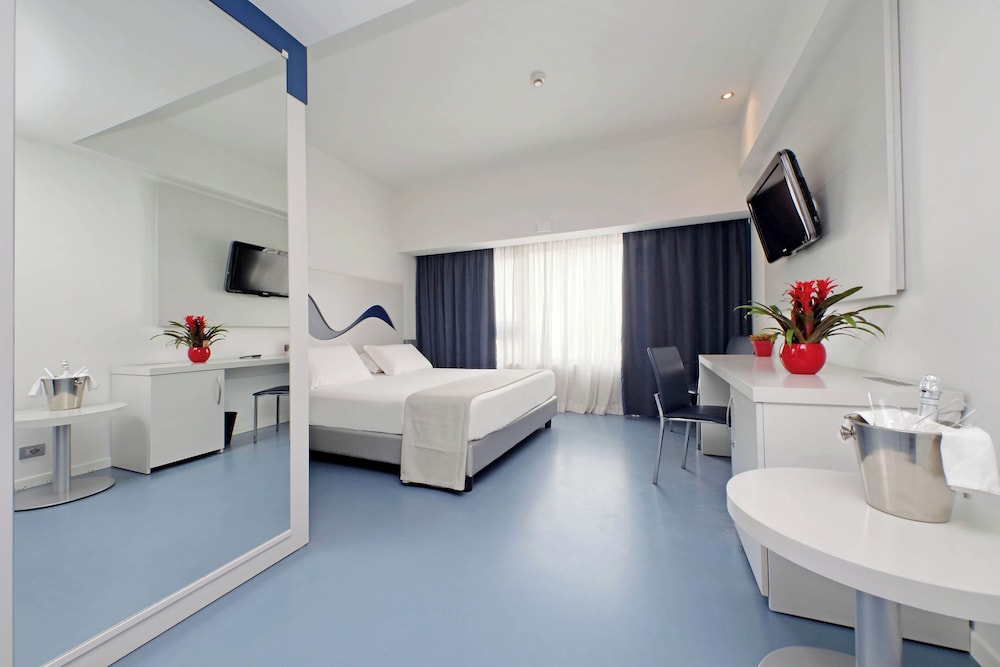 Junior Studio Suite, 1 Double or 2 Twin Beds, Non Smoking, City View photo 1