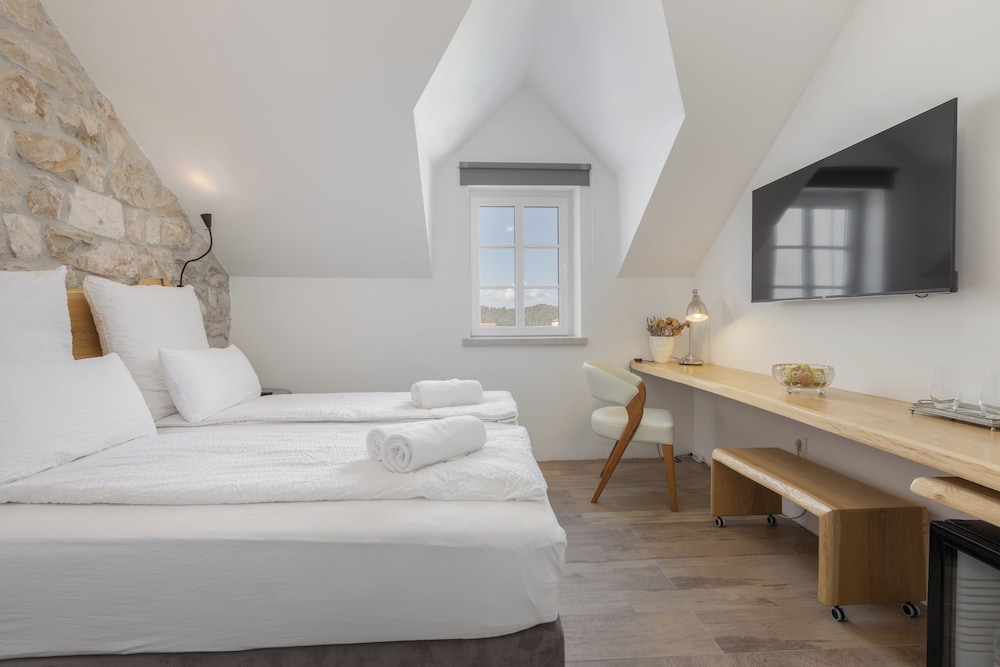 Deluxe Double Room, Garden View