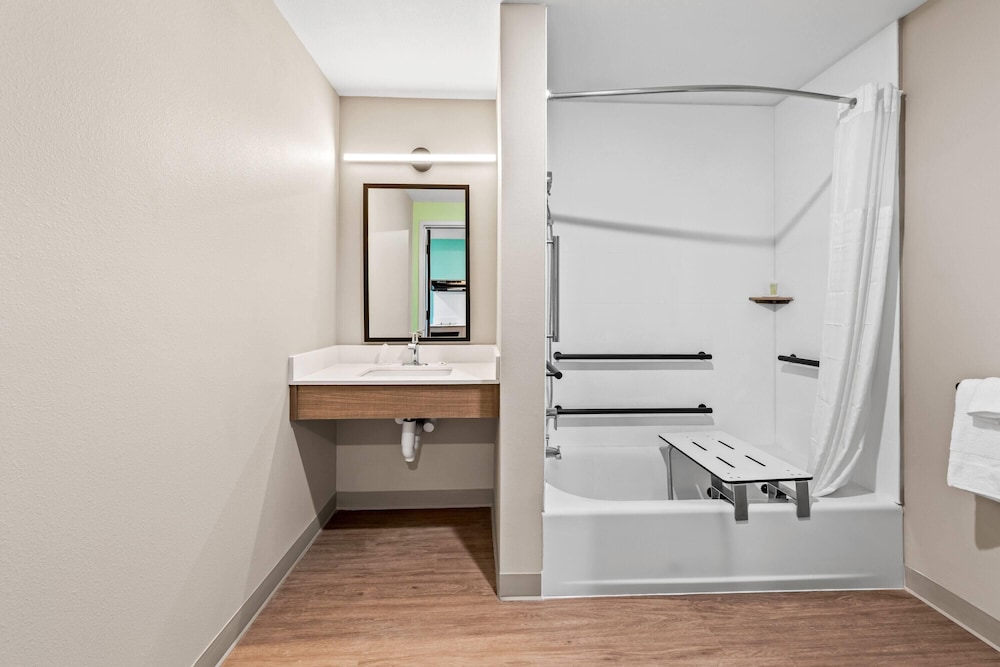 Room, 2 Queen Beds, Mobility Accessible, Non Smoking (Bathtub W/grab Bars) photo 1
