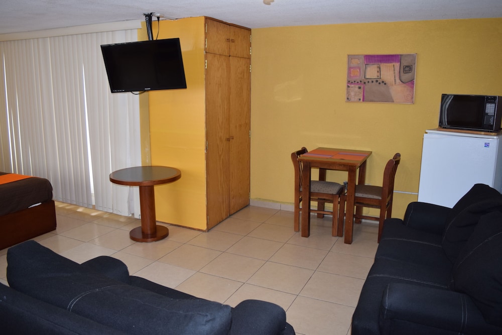 Basic Room, 2 Double Beds photo 3