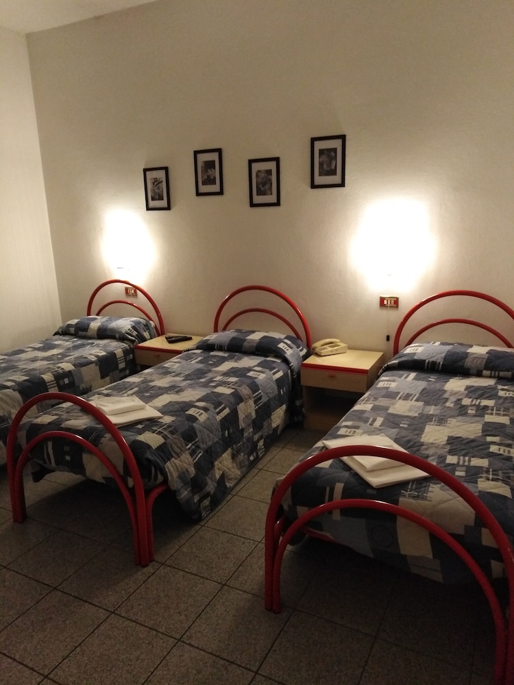 Basic Double or Twin Room photo 3