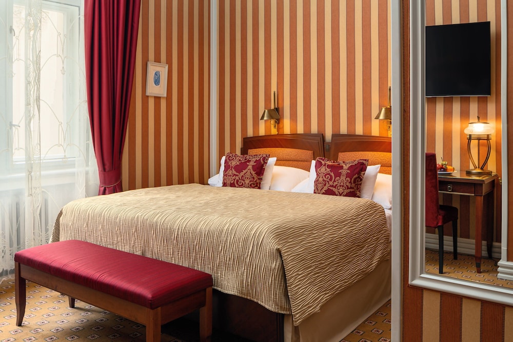 Deluxe Room - Photo 6