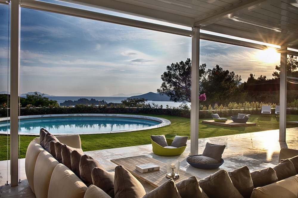 Villa photo 2