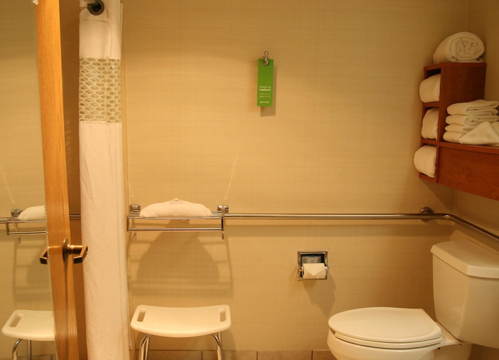 Room, 2 Queen Beds, Accessible, Non Smoking - Photo 2