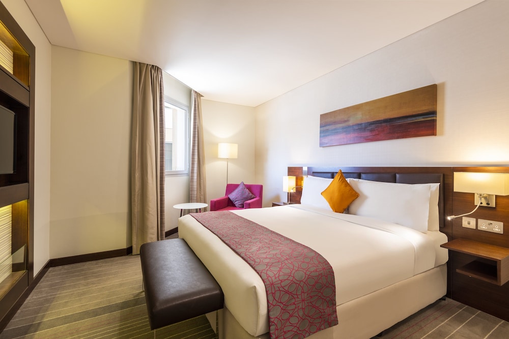 Standard Room, 1 King Bed photo 3