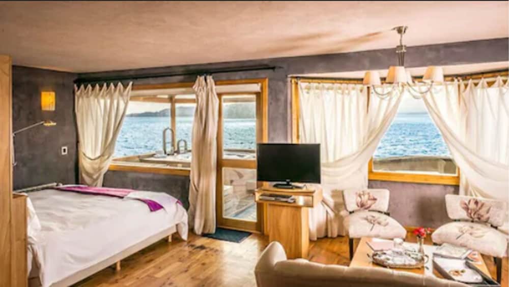 Suite, Lakeside (Lirolay)