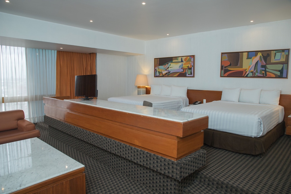 Panoramic Suite, 2 Queen Beds, City View, Tower - Photo 2