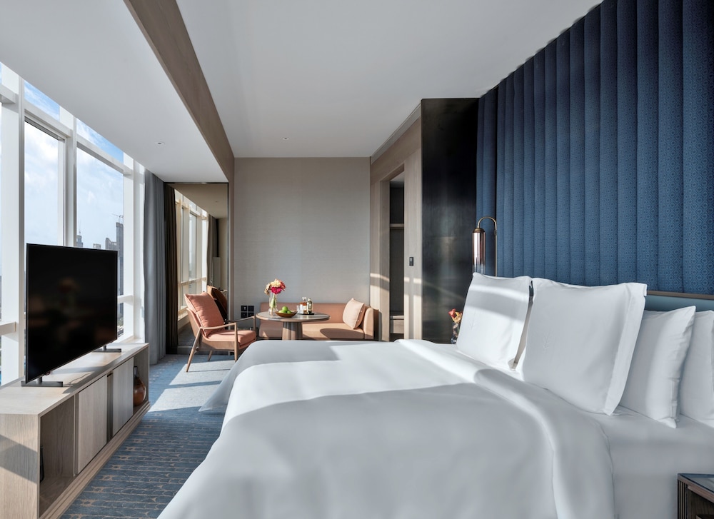 Deluxe Room, 1 King Bed, Sea View - Photo 1