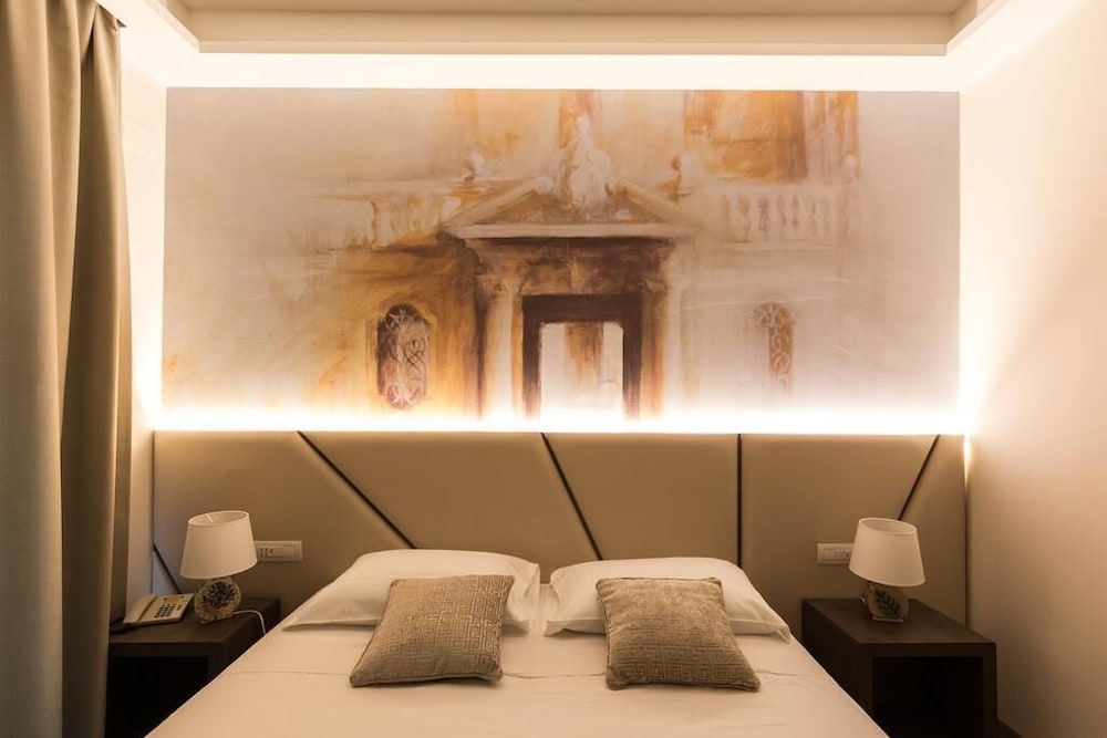 Classic Double or Twin Room (Grand Tour Classica Vista Roma) photo 2