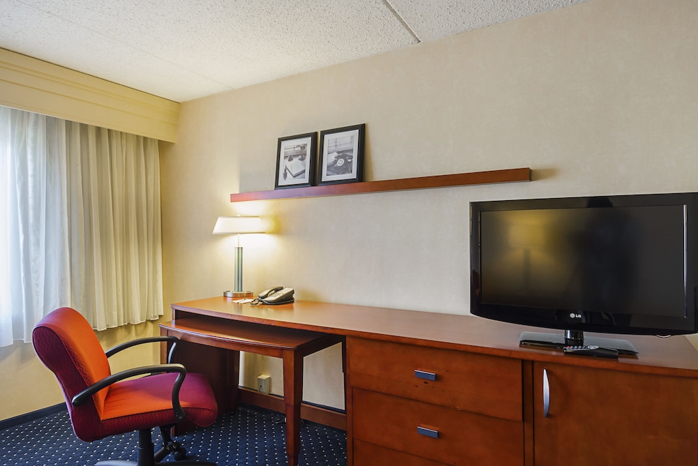 Room, 1 King Bed, Accessible, Non Smoking - Photo 3