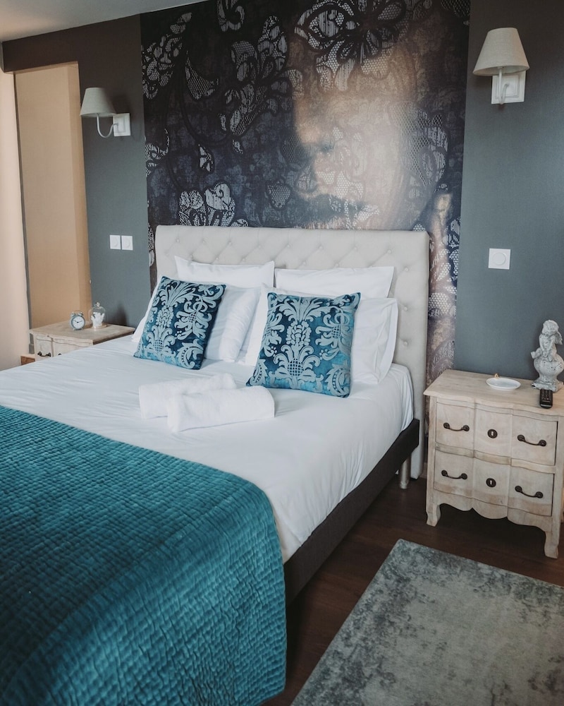 Deluxe Double Room, Ensuite, Garden View (Chambre Jeanne) photo 1
