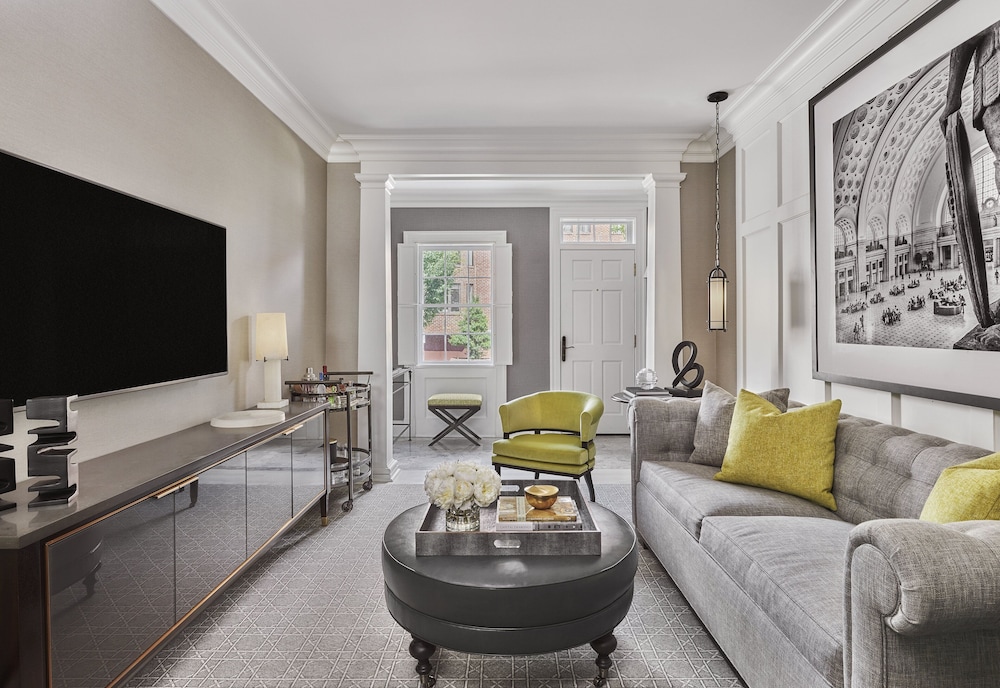 Room (Townhouse)