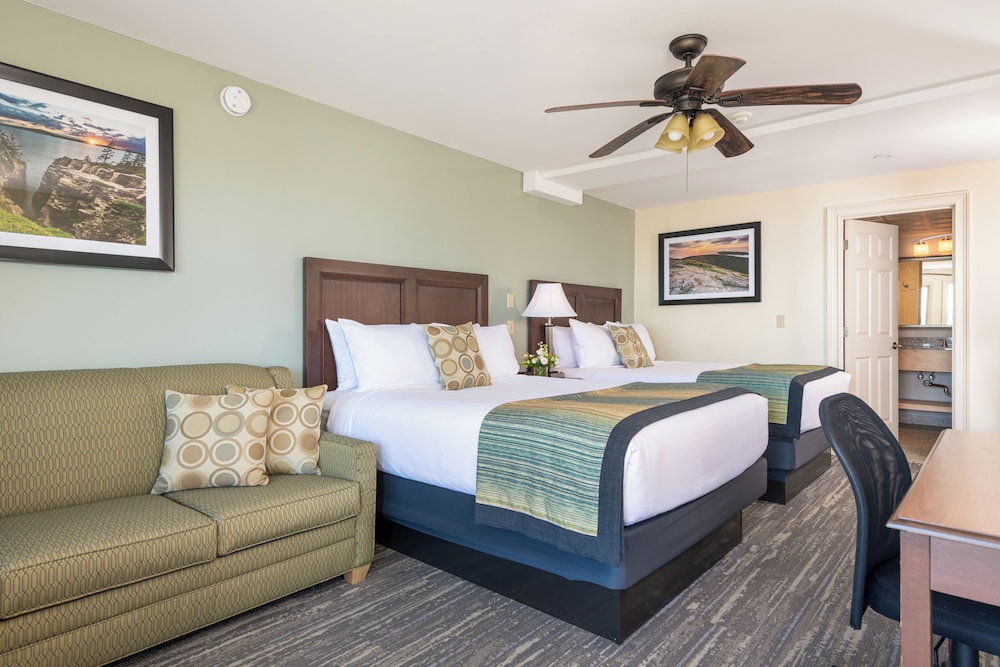 Oceanside Buildings, 1st floor 2 queen beds with sofa sleeper, with patio, ocean view