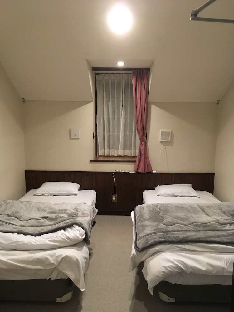 Basic Twin Room (2 People) photo 3