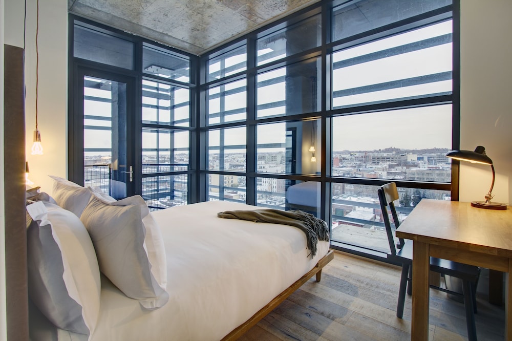 Premium Suite, 2 Bedrooms, Balcony, City View photo 2