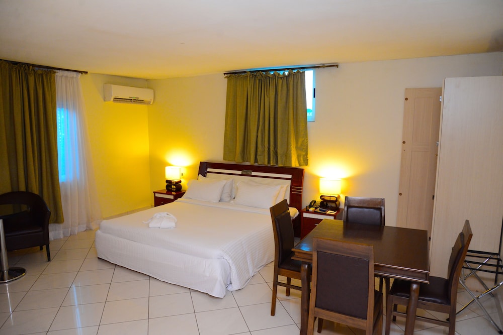 Senior Suite - Photo 2