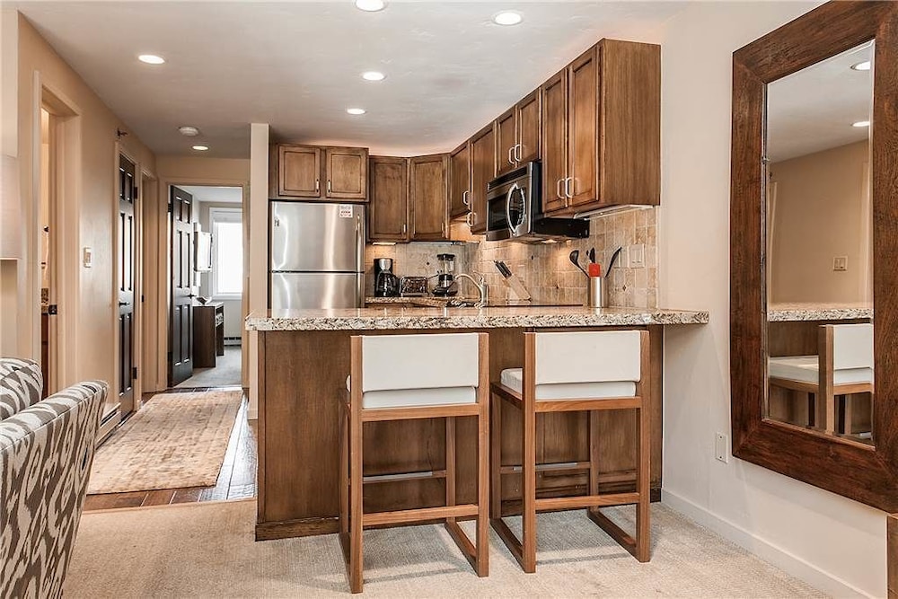 Condo, 2 Bedrooms, Microwave, Mountain View (Terracehouse 82) photo 2