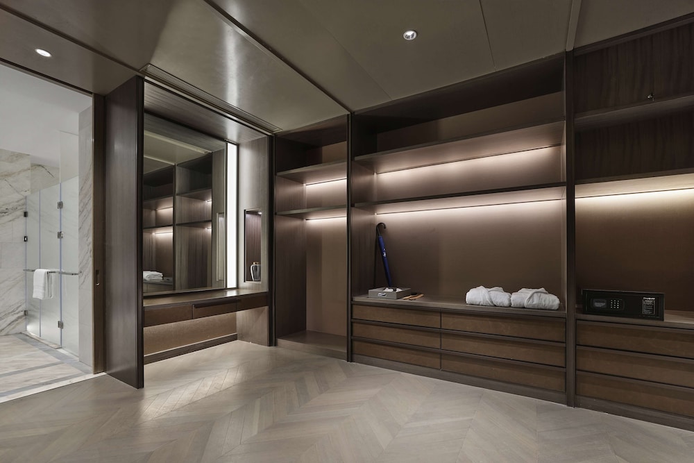 Presidential Suite, 1 King Bed thumbnail 6