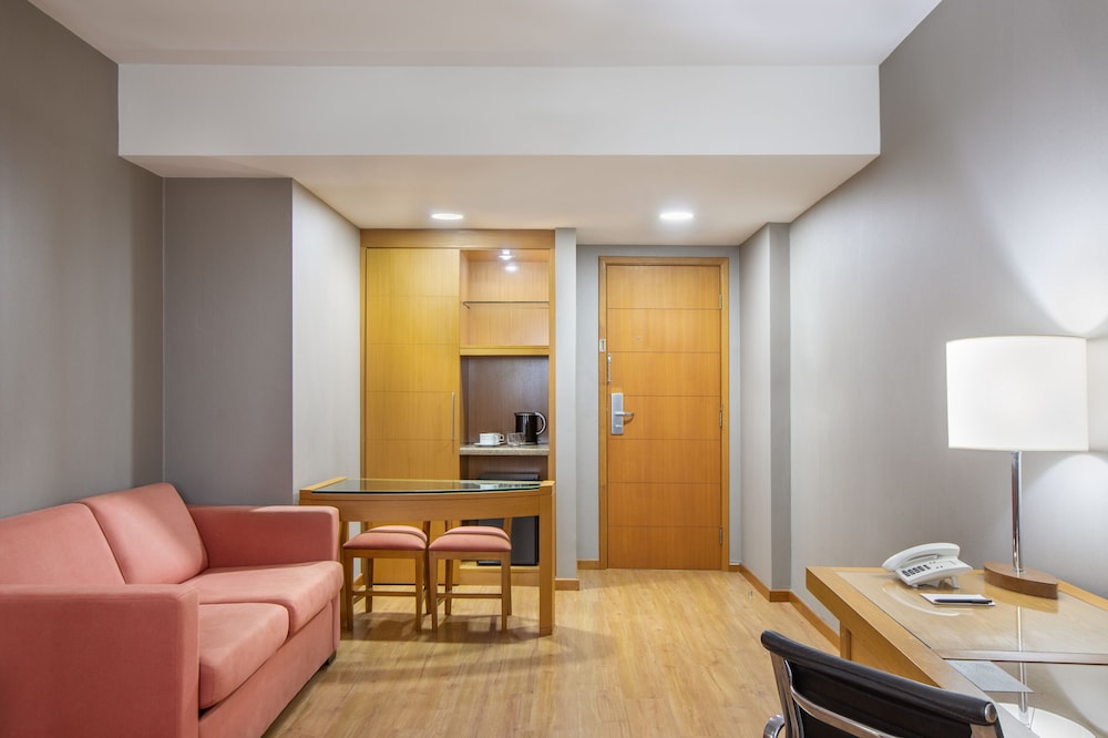 Standard Room (Queen) - Photo 9