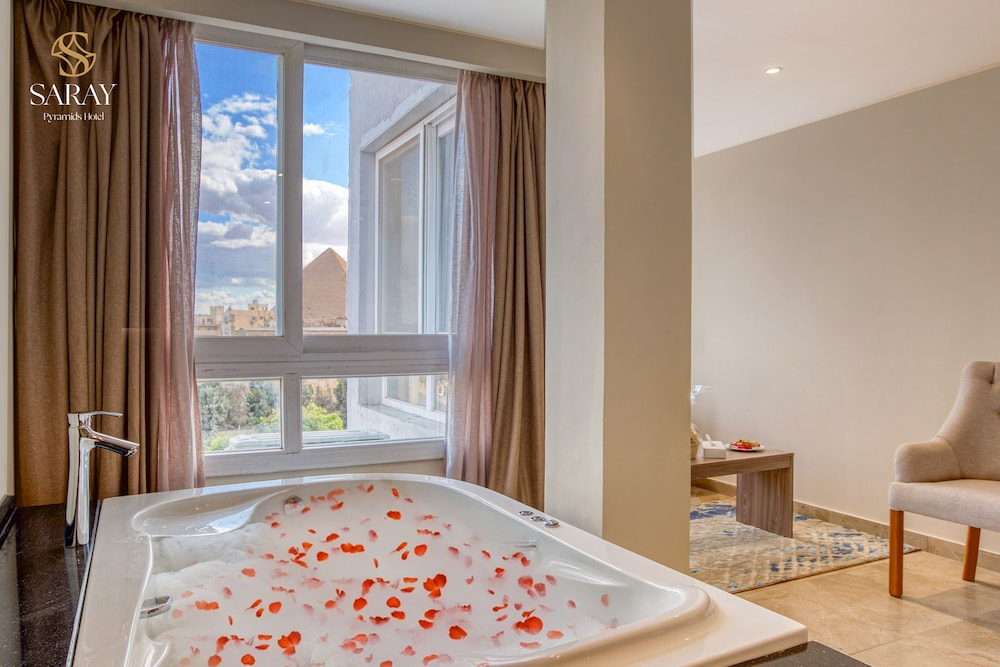 Luxury Suite with Jacuzzi & Pyramids View - Photo 2