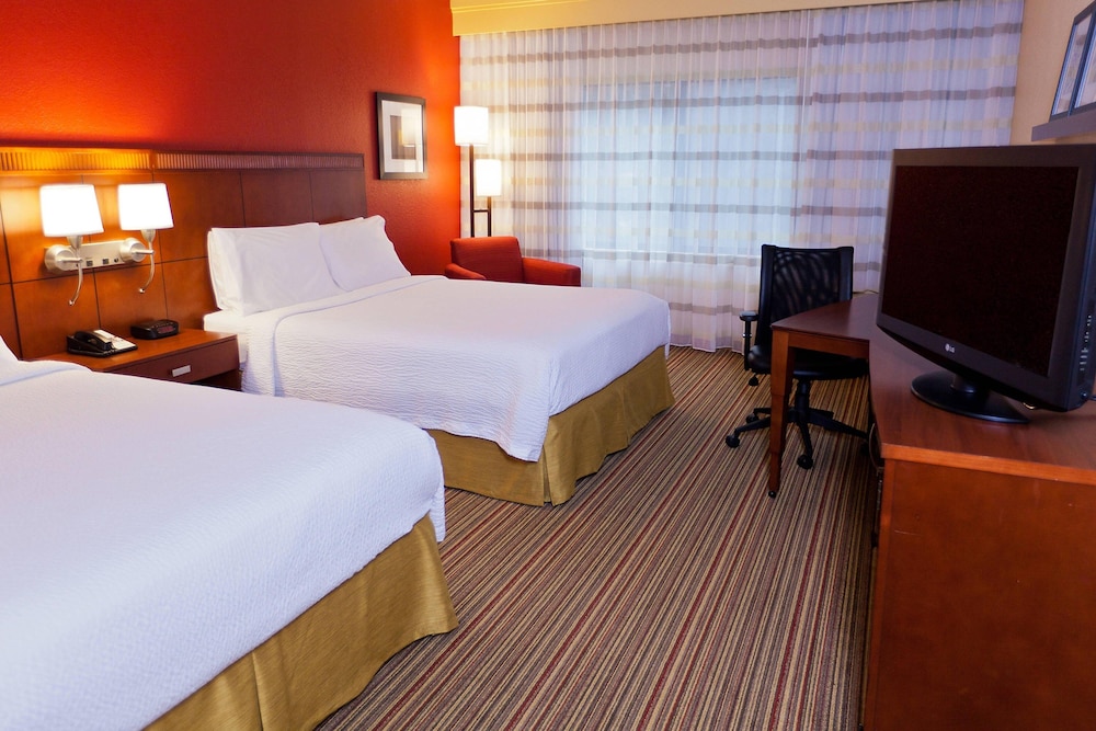 Room, 2 Queen Beds (Mobility Accessible, Tub) - Photo 3