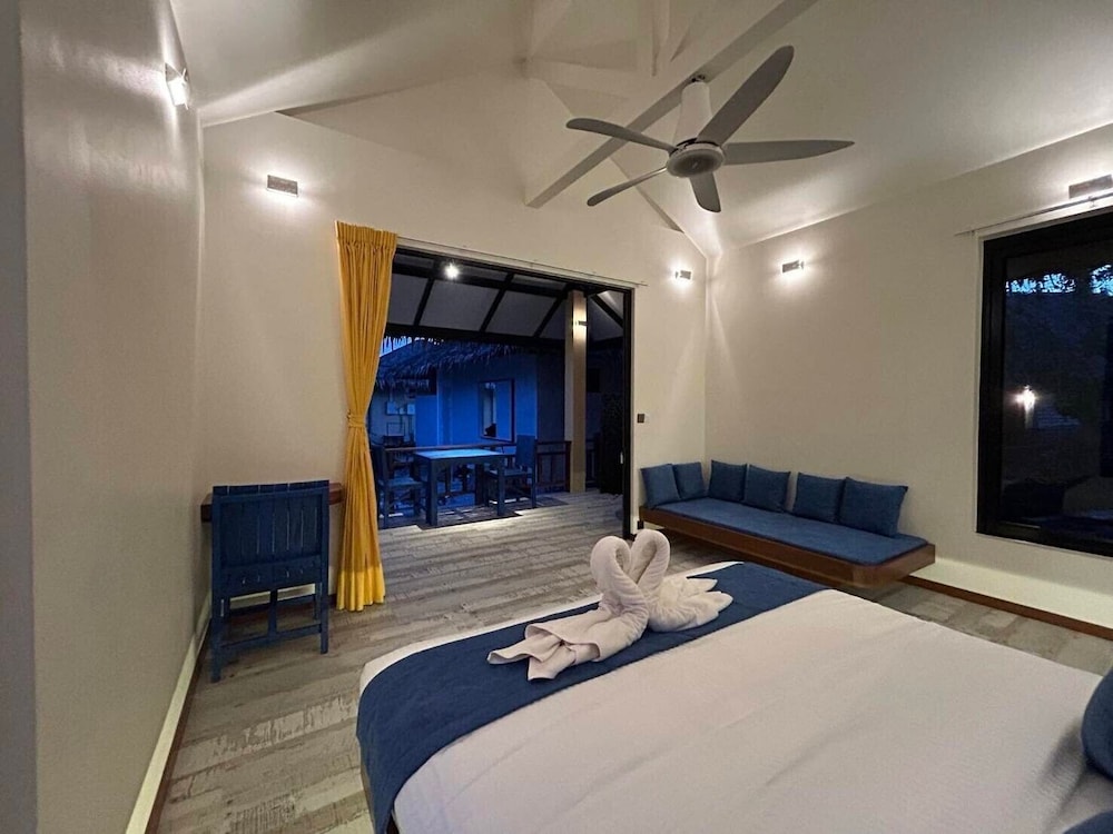 Deluxe Triple Villa with Sea View - Photo 9