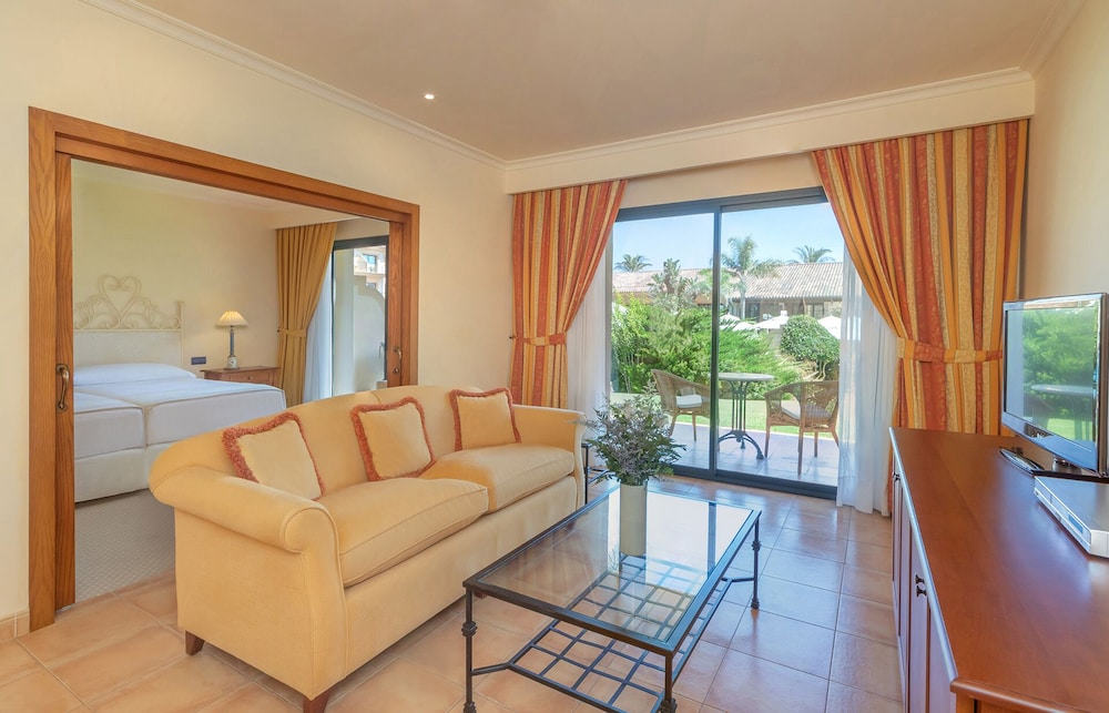 Junior Suite, Pool View