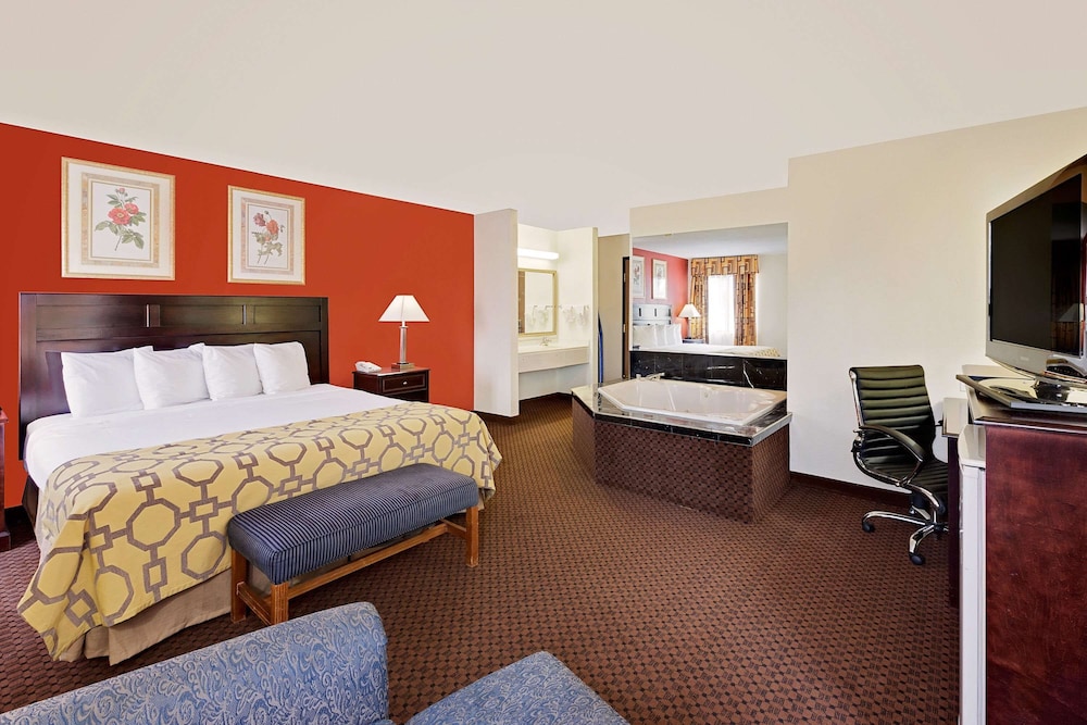 Suite, 1 King Bed, Balcony photo 1