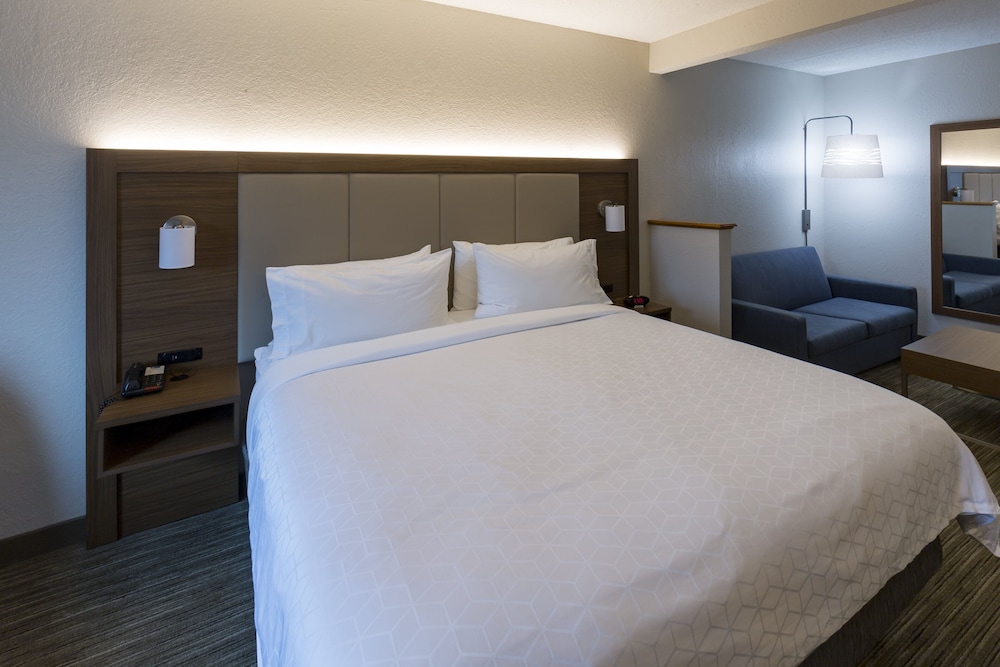 Standard Room, 1 King Bed, Accessible (Mobility) - Photo 4