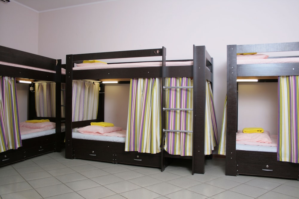 Bed in 8-beds mixed dormitory photo 1