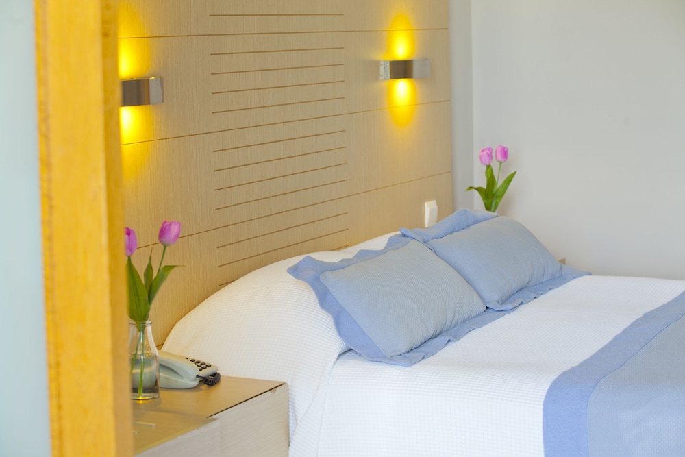Double or Twin Room - Photo 7