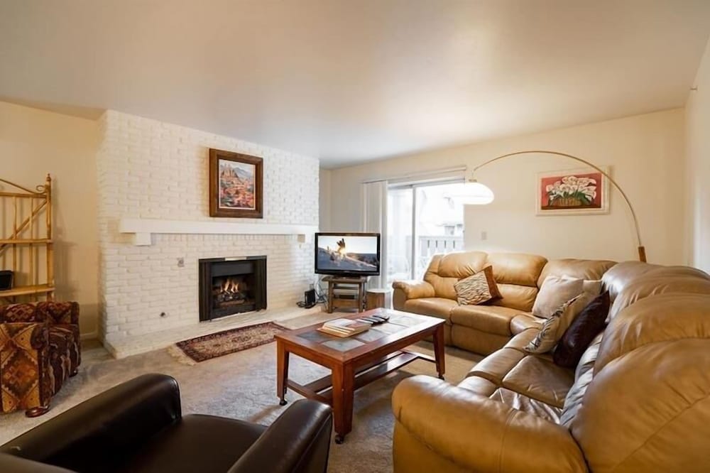 Condo, 2 Bedrooms
