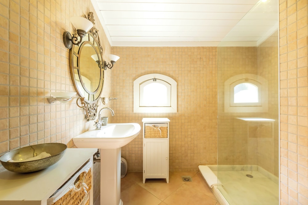 Suite, Vineyard View photo 3