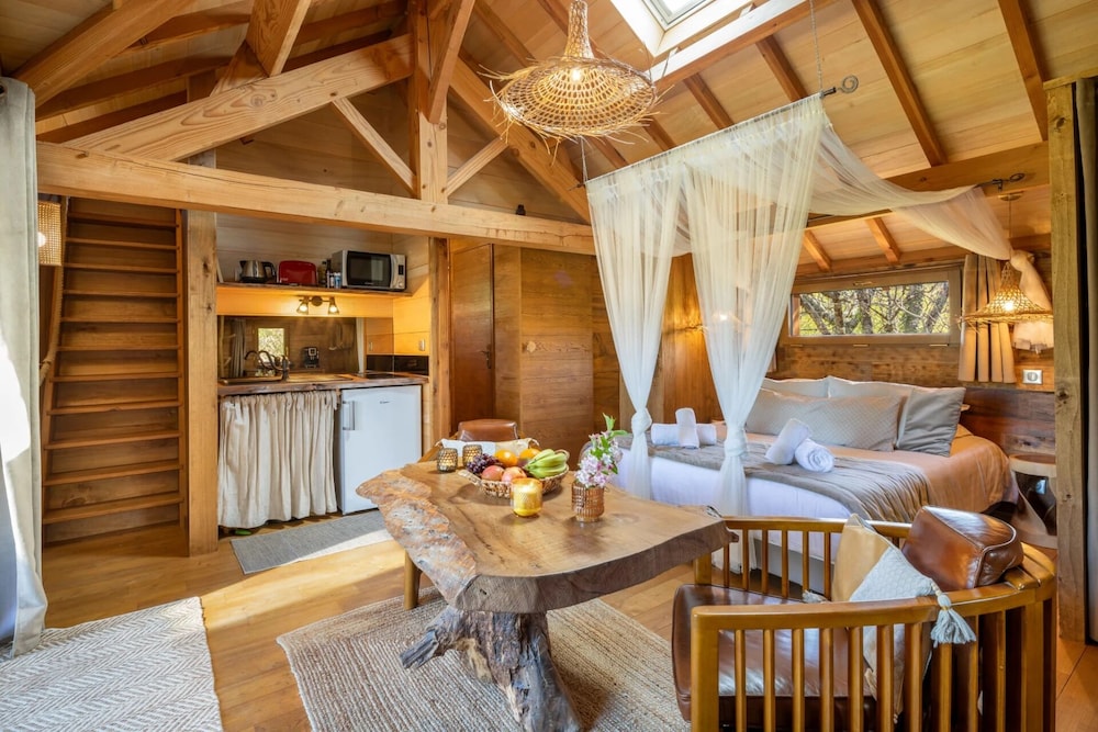 Comfort Tree House, Patio, Garden View photo 1
