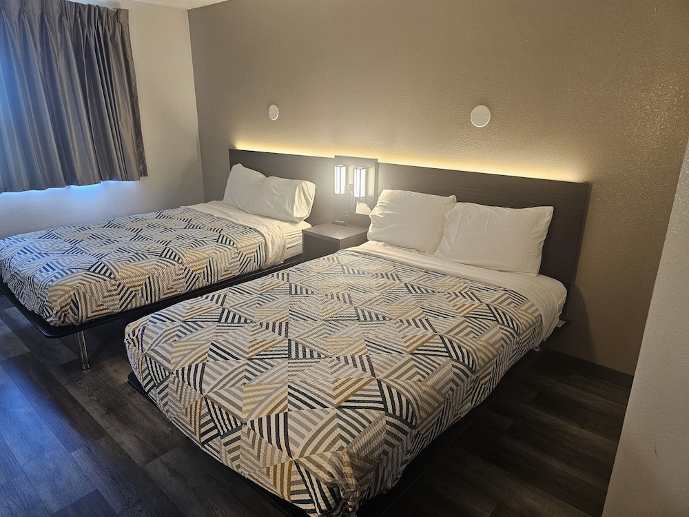 Standard Room, 2 Double Beds, Non Smoking - Photo 2