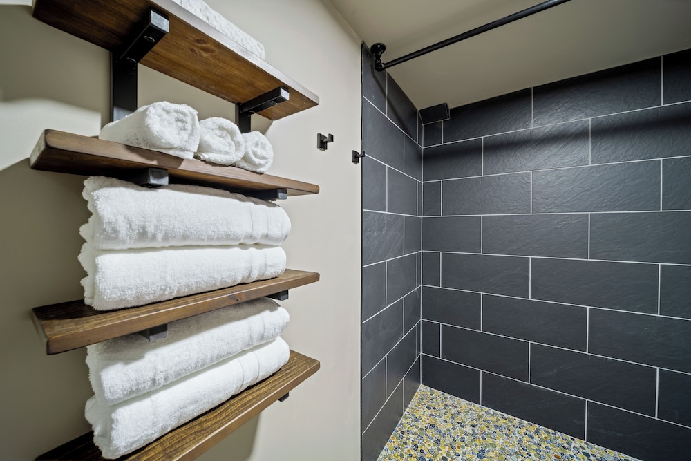 Single Room, 1 King Bed photo 3