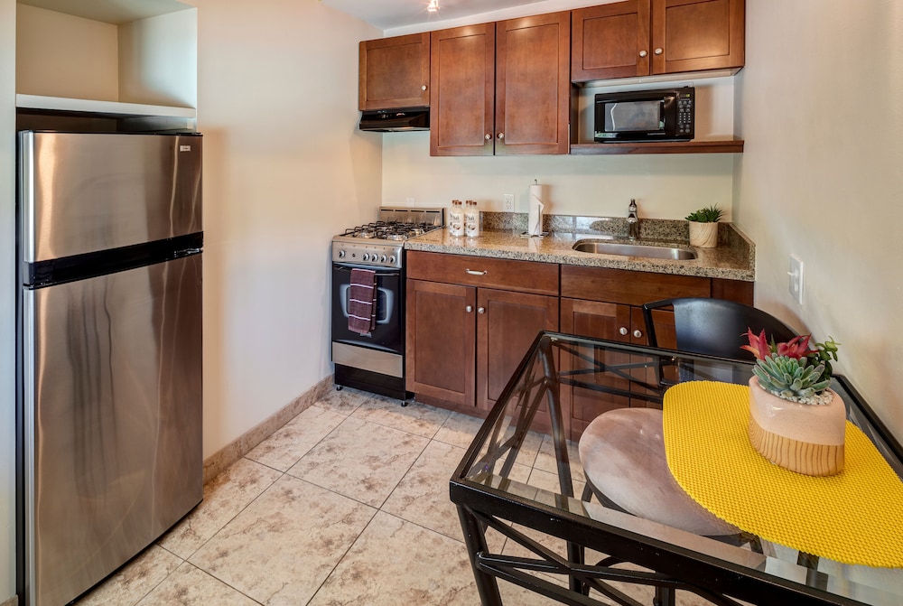 Premium Studio Suite, Patio, Pool View photo 2