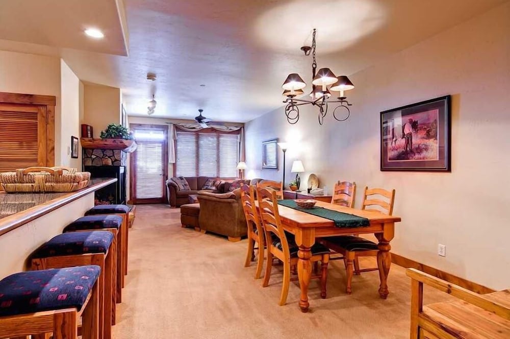 Condo, Multiple Beds (2103 Timberline Lodge, Trappeur's Cro) photo 1