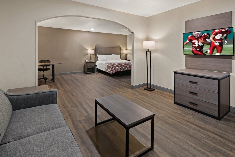Suite, 1 King Bed with Sofa bed, Non Smoking - Photo 4