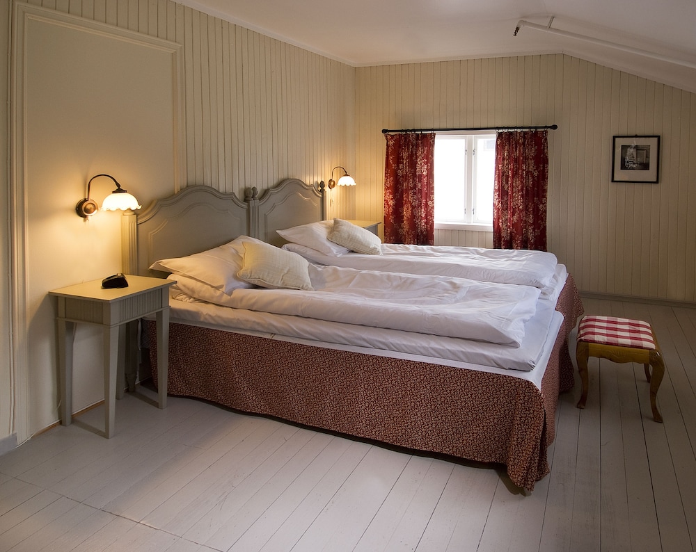Traditional Double or Twin Room photo 1