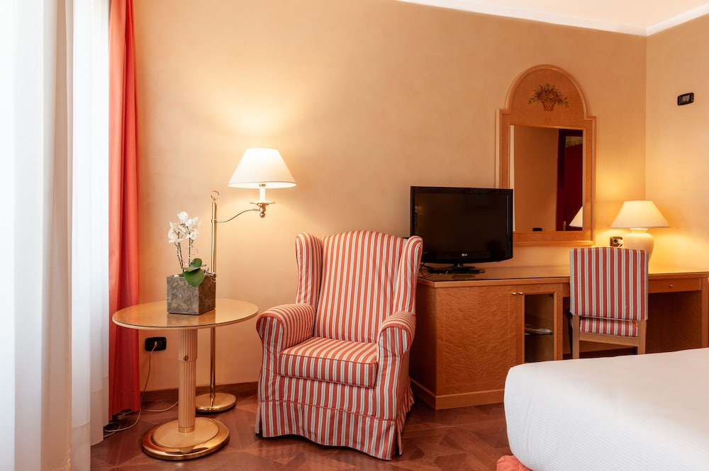 Classic Twin Room - Photo 2