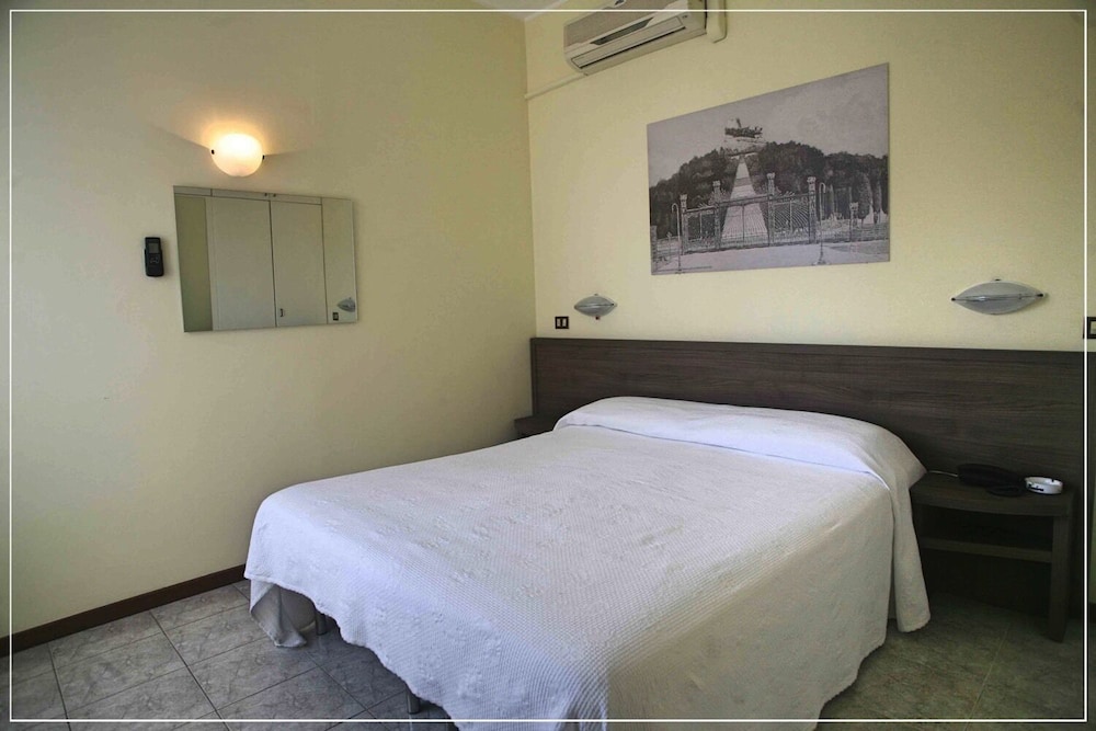Quadruple Room - Photo 7