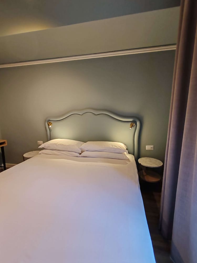 Standard Room, 1 Twin Bed, Non Smoking, Sea View (Bed is French Bed) photo 2