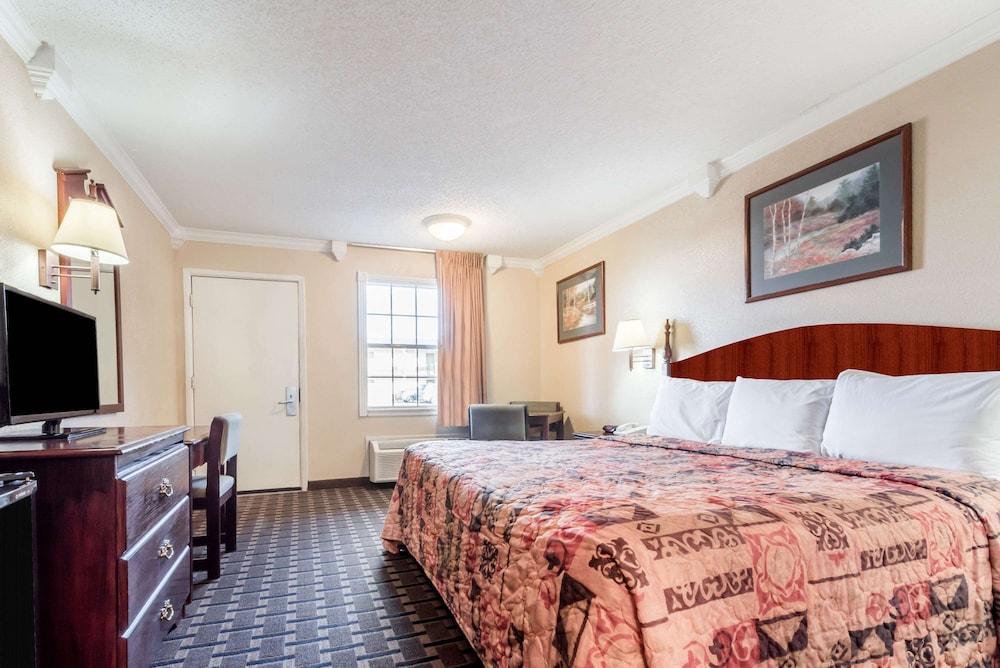Suite, Bathtub - Photo 1