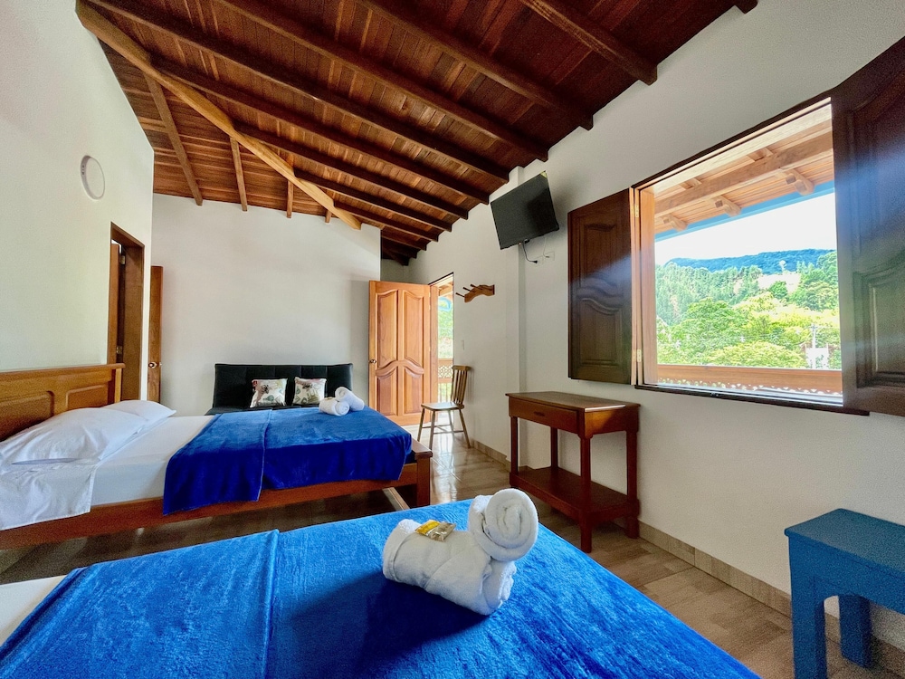 Family Double or Twin Room, Patio, Mountain View photo 1