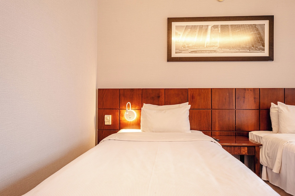 Premier Twin Room - Photo 6