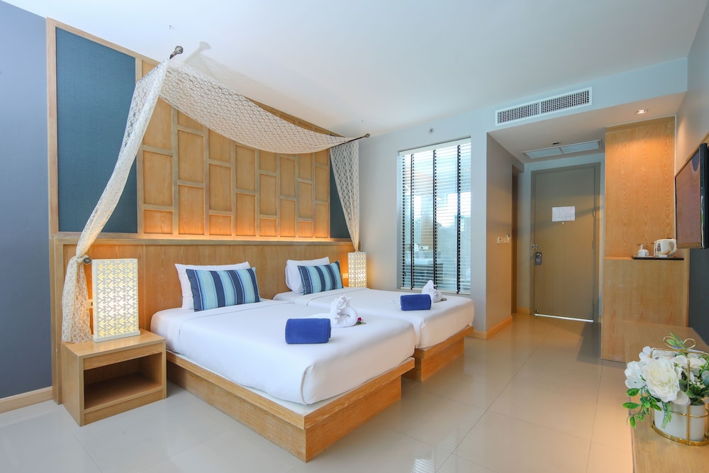 Deluxe Room, Pool Access - Photo 1