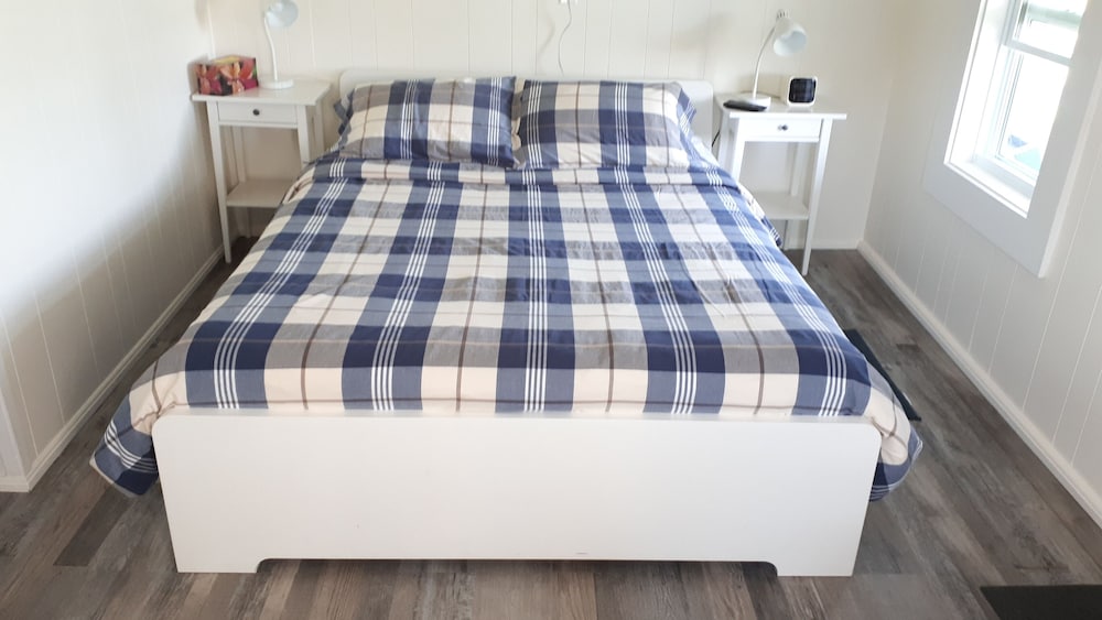 Comfort Cabin, 1 Queen Bed, Kitchenette, Ocean View photo 1