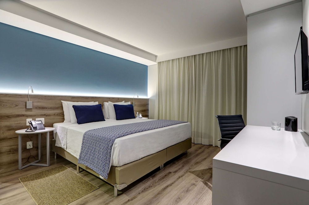 Deluxe Room - Photo 5